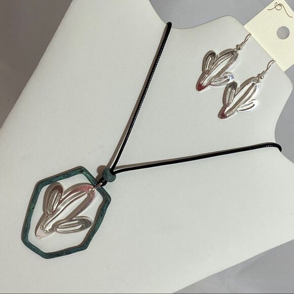 Cactus Silver Patina Necklace Earrings Set - Picture 7 of 7